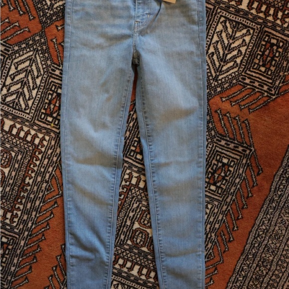 Levi's Light Blue Denim Jeans with Red Tab - Picture 5 of 6